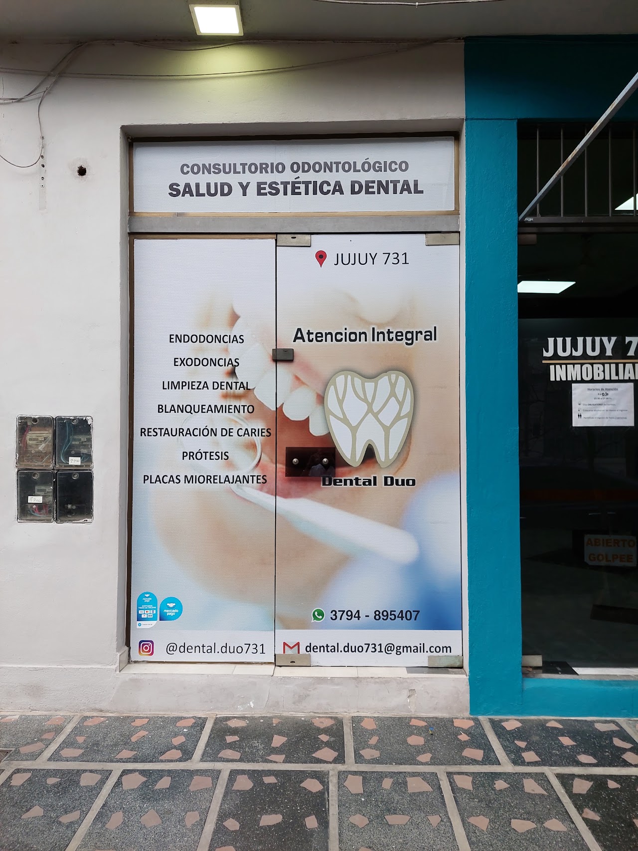 Consultorio Odontológico Dental Dúo fachada y recepción en Corrientes